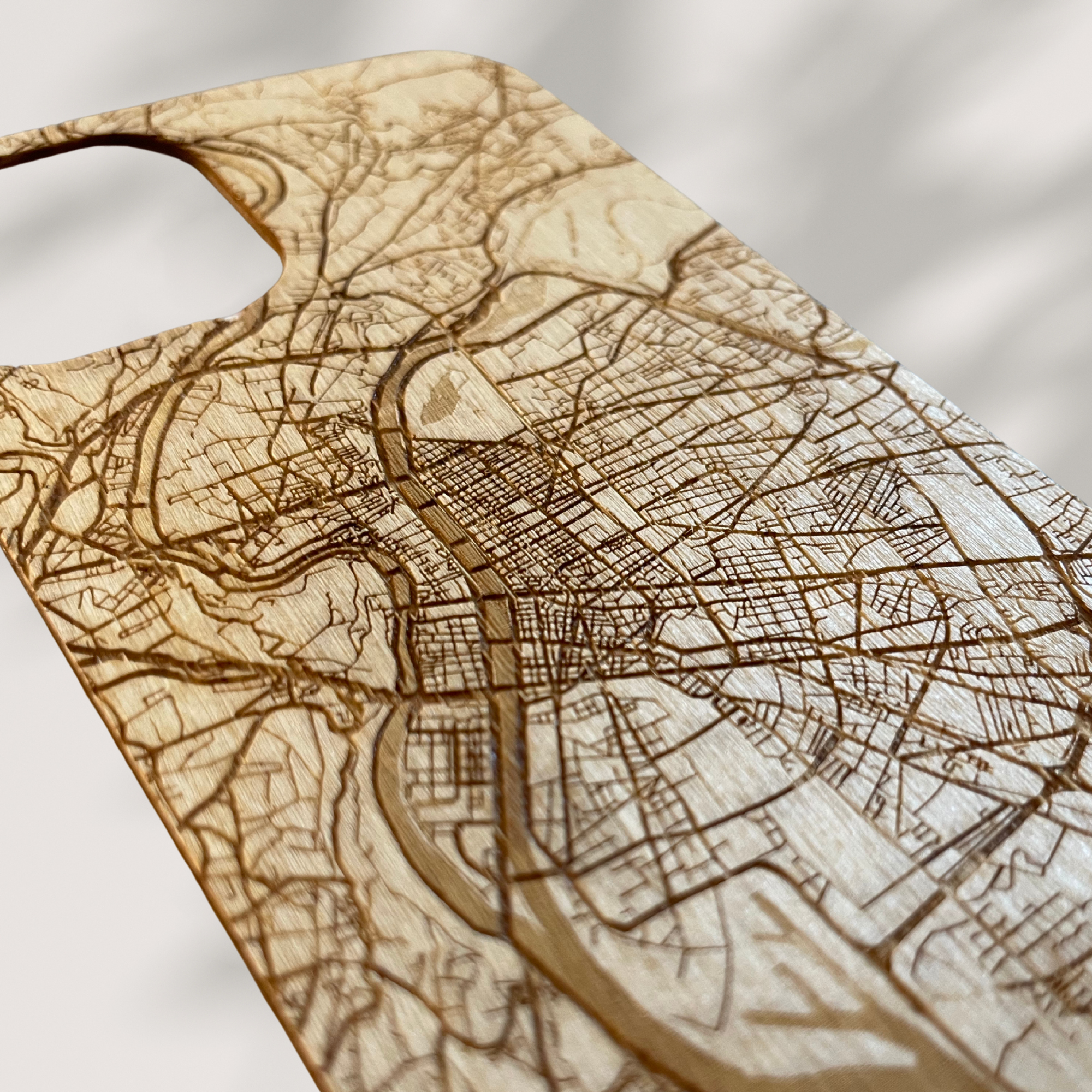 WoodCover - Carte de la ville - Coque iPhone en bois interchangeable